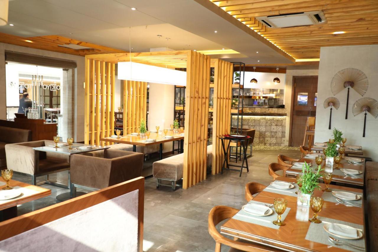 Ramada By Wyndham Jalandhar City Center Esterno foto
