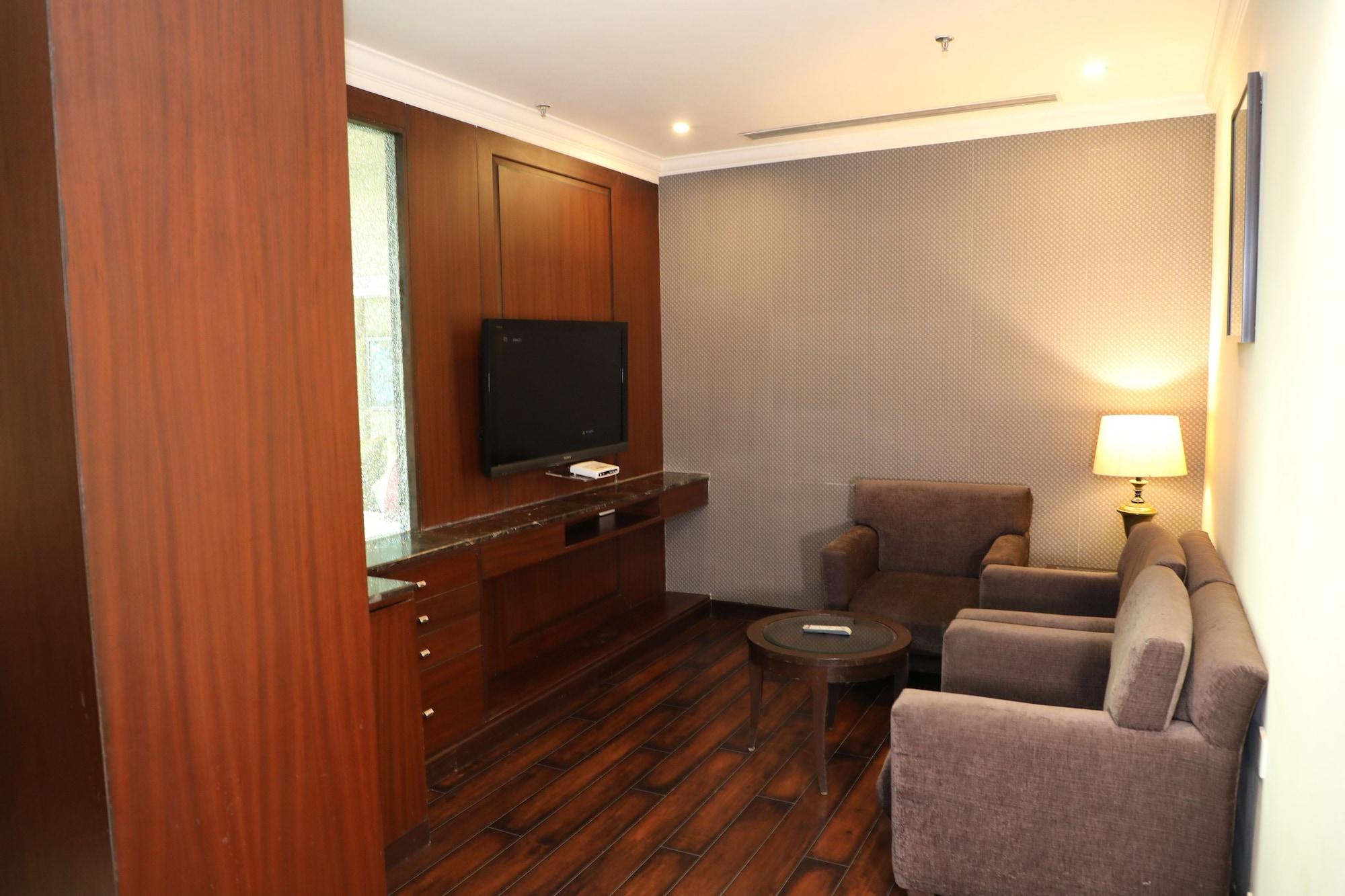 Ramada By Wyndham Jalandhar City Center Esterno foto