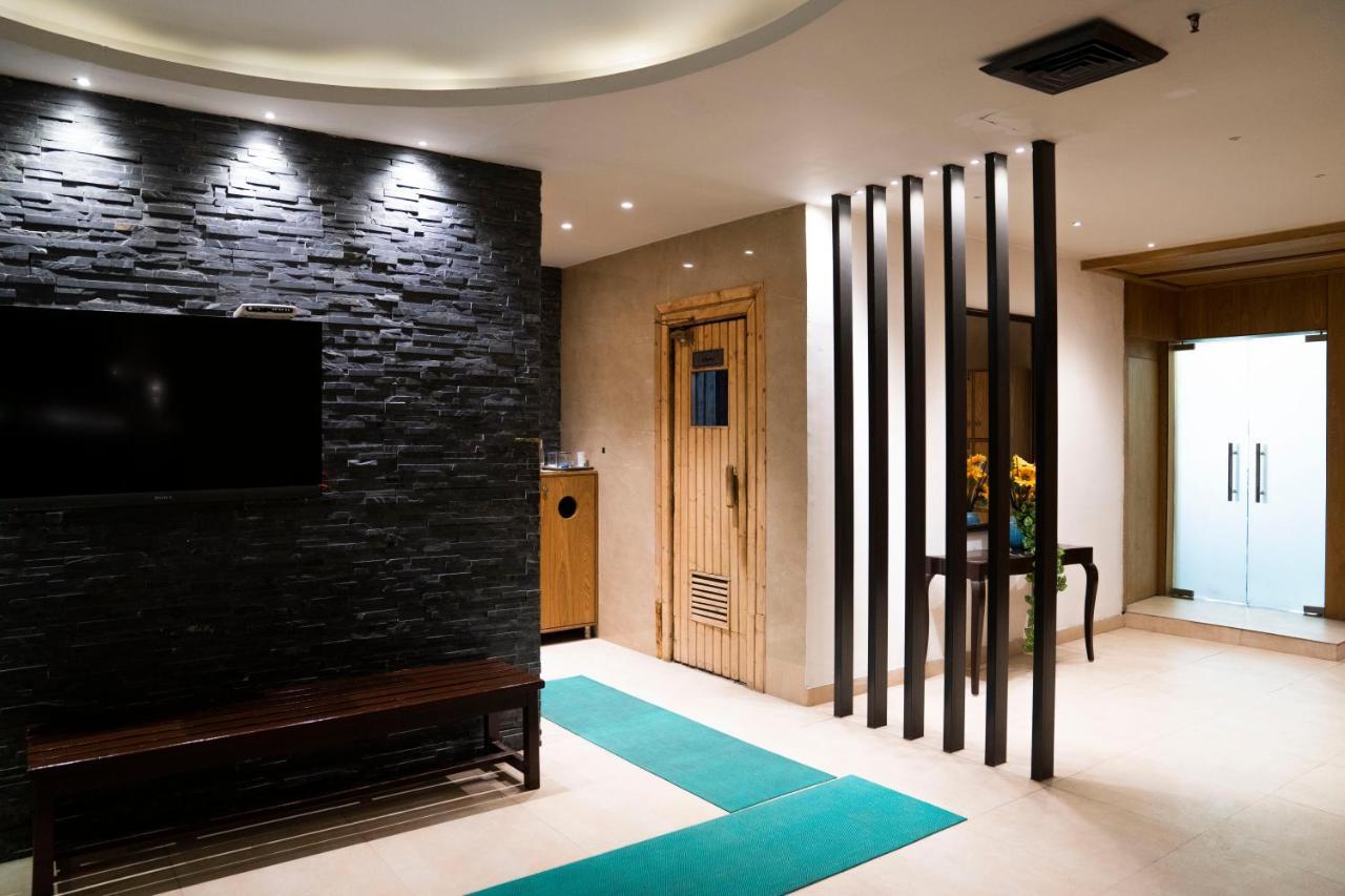 Ramada By Wyndham Jalandhar City Center Esterno foto