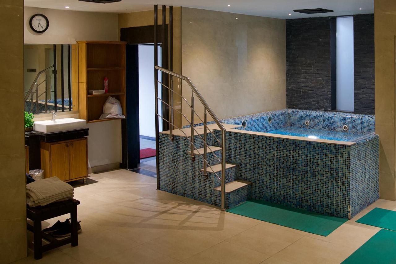 Ramada By Wyndham Jalandhar City Center Esterno foto
