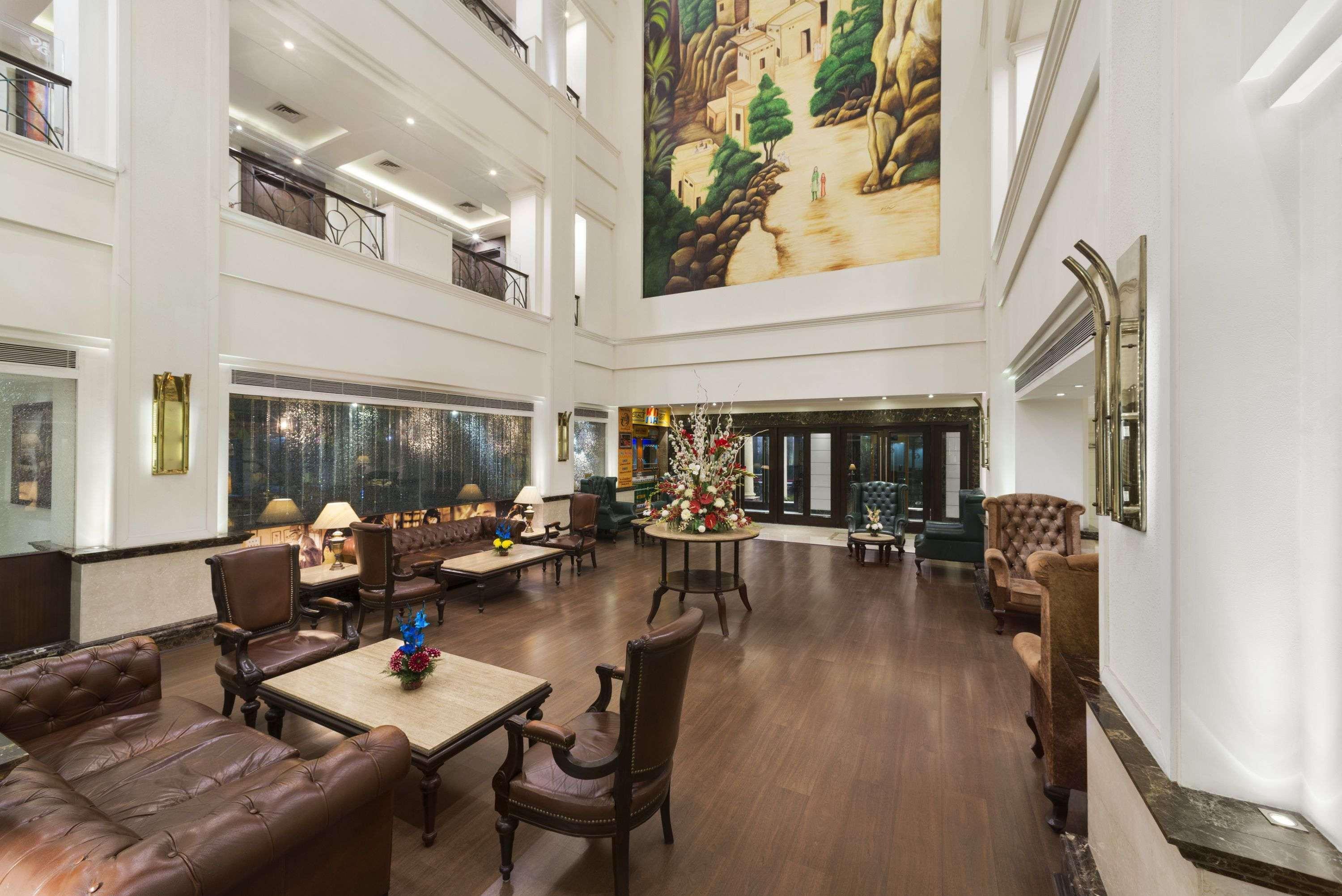 Ramada By Wyndham Jalandhar City Center Esterno foto