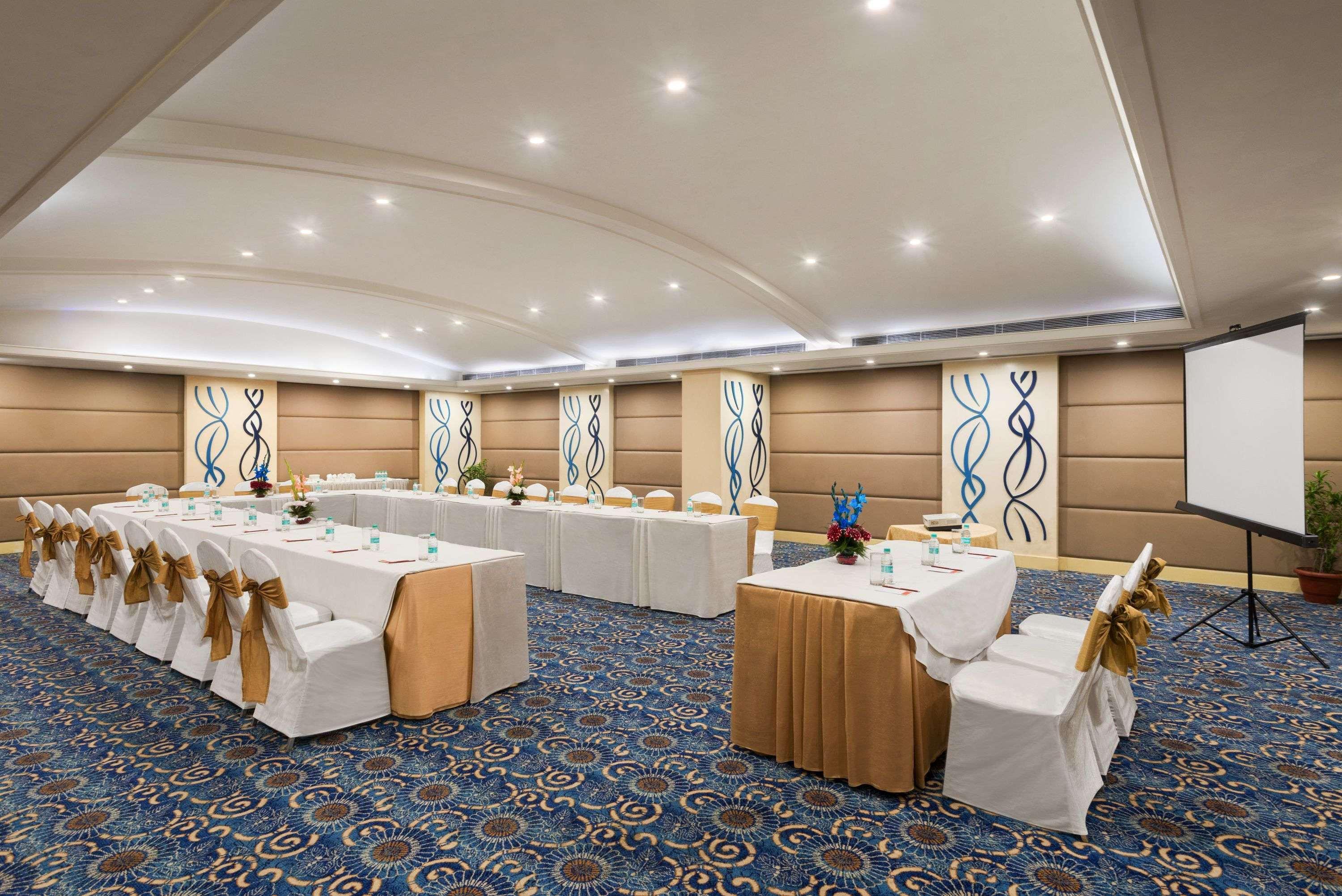 Ramada By Wyndham Jalandhar City Center Esterno foto