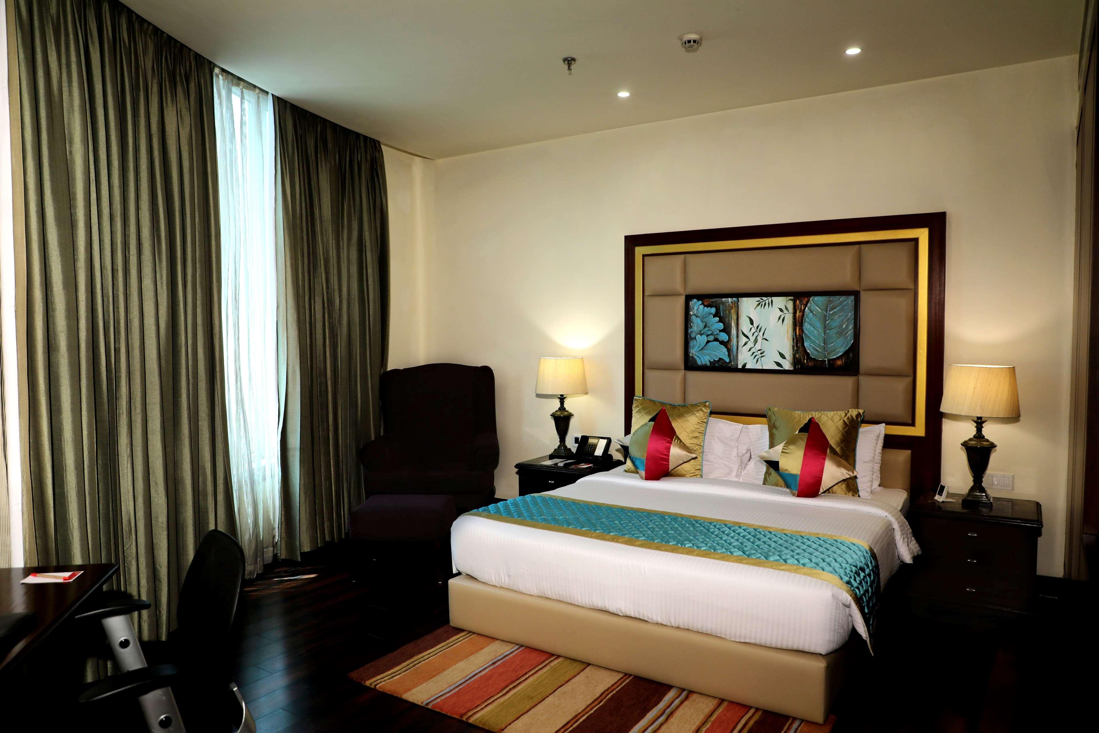Ramada By Wyndham Jalandhar City Center Esterno foto