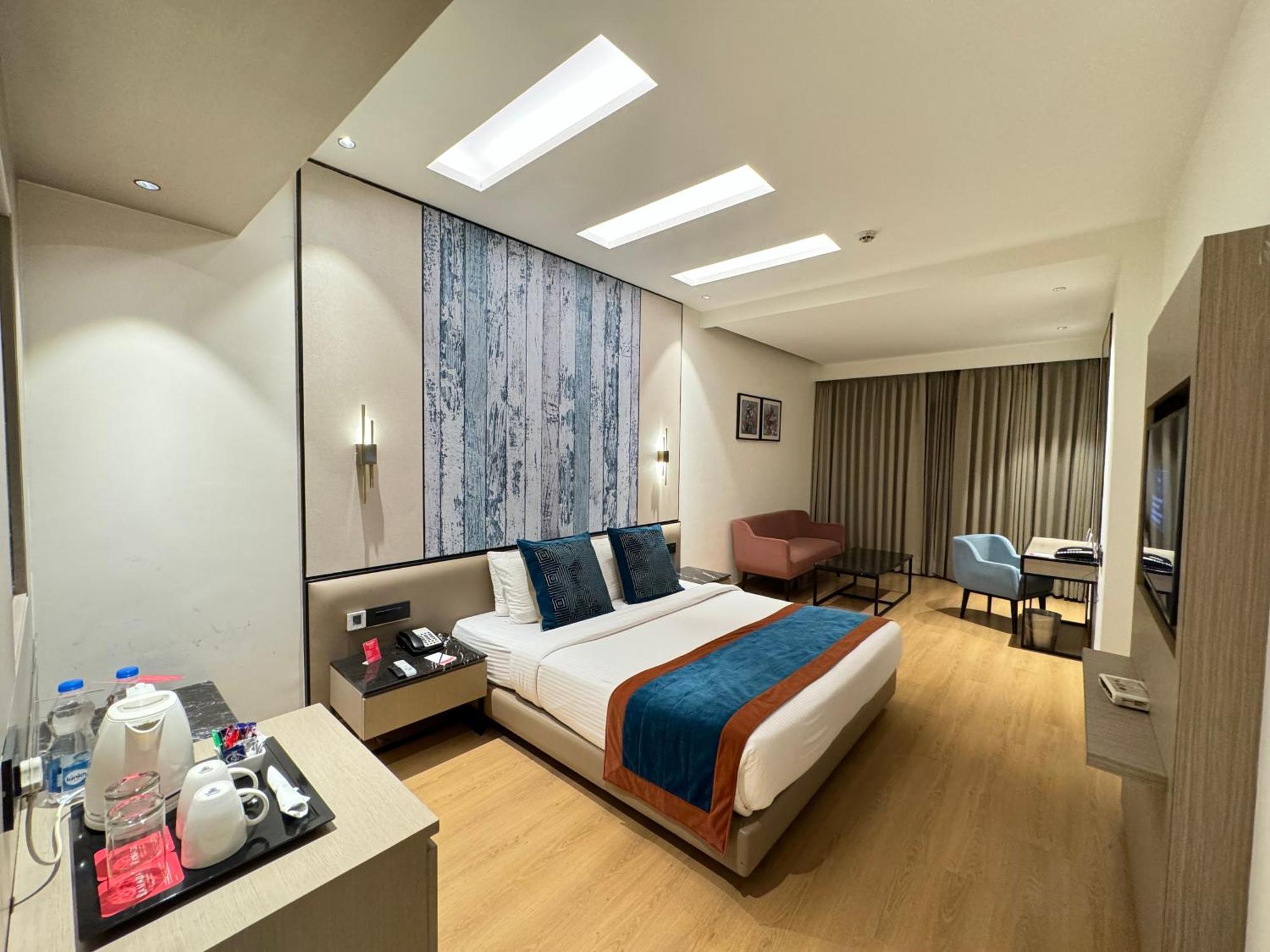 Ramada By Wyndham Jalandhar City Center Esterno foto
