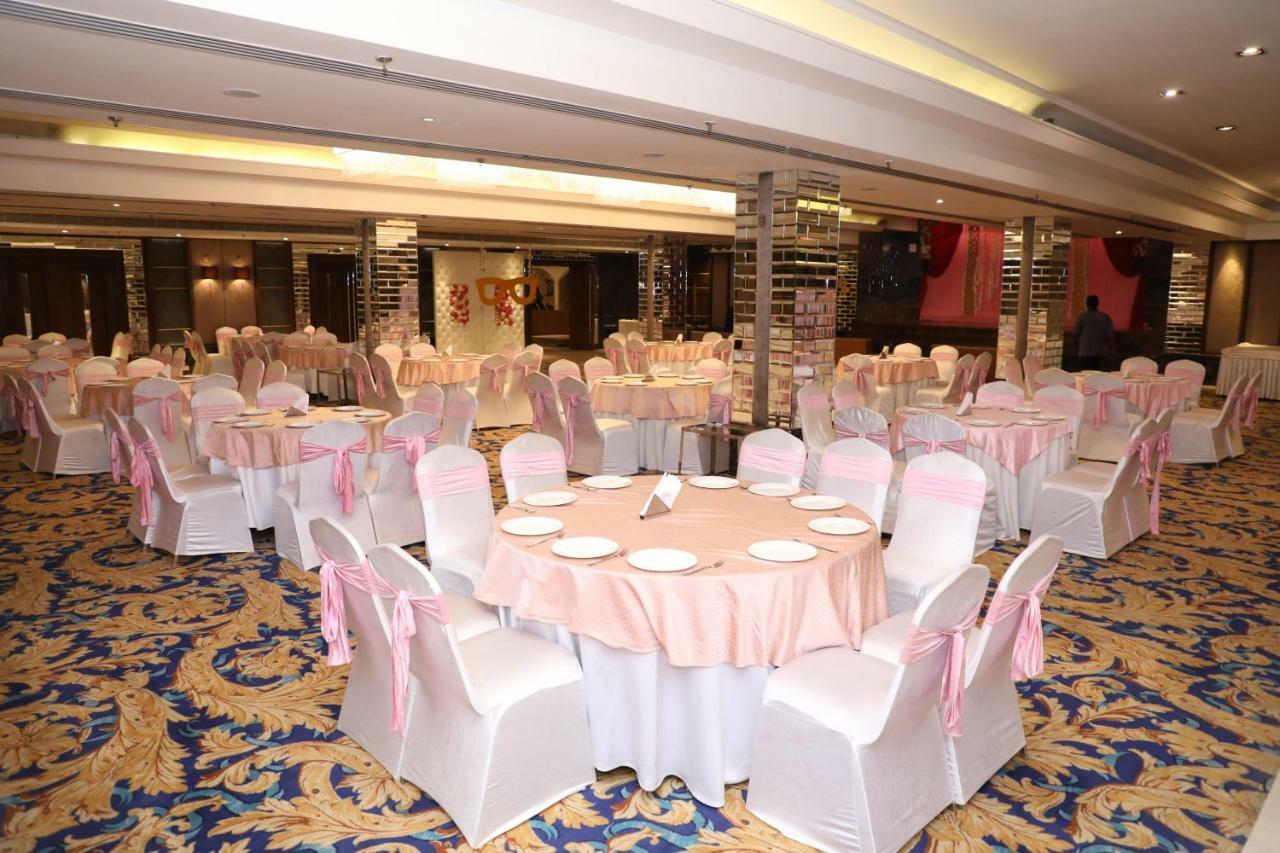 Ramada By Wyndham Jalandhar City Center Esterno foto