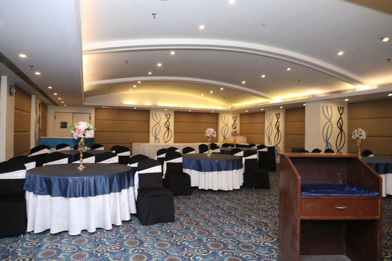 Ramada By Wyndham Jalandhar City Center Esterno foto