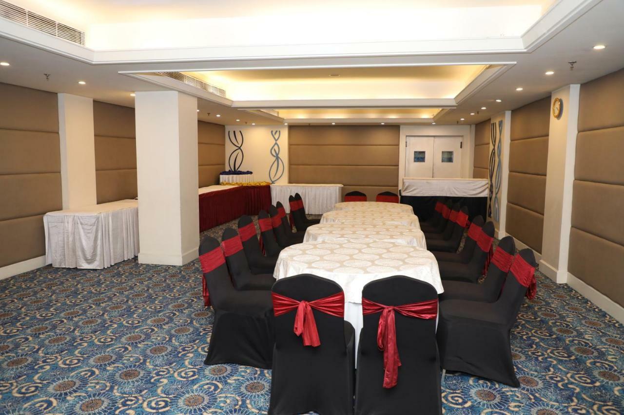 Ramada By Wyndham Jalandhar City Center Esterno foto